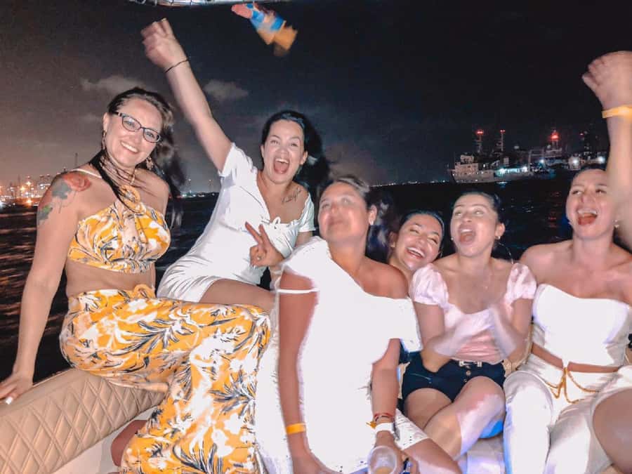 Cartagena: Speed Boat Party on the Bay with open bar - Who will enjoy this most