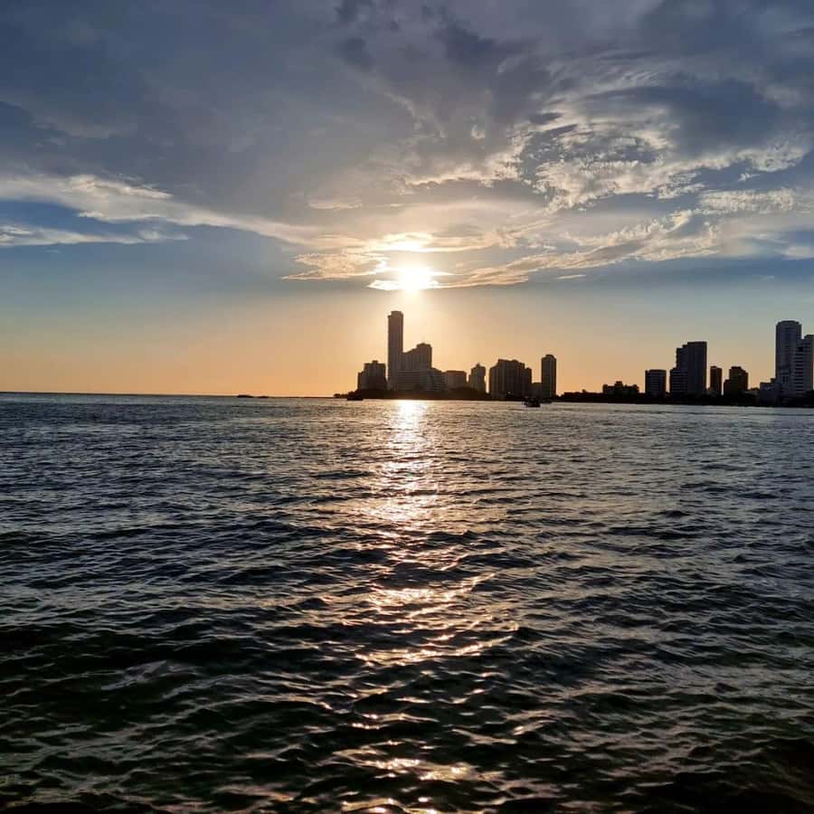 Cartagena: Sunset baytour with Dj, drinks and disco - Key points at a glance