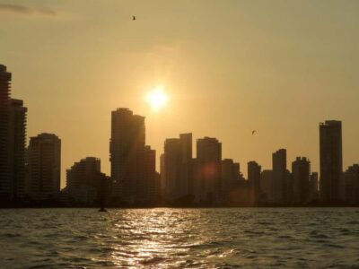 Sunset baytour with Dj, drinks and disco