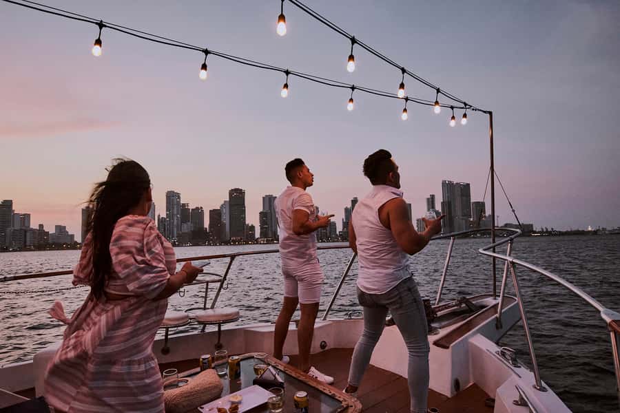 Cartagena: Sunset Cruise with Open Bar - The lighthouse and Castillogrande at sunset