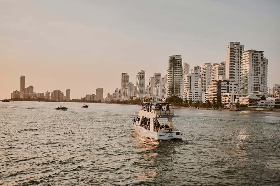 Cartagena: Sunset Cruise with Open Bar - Night views of Manga, Getsemani, and the old city