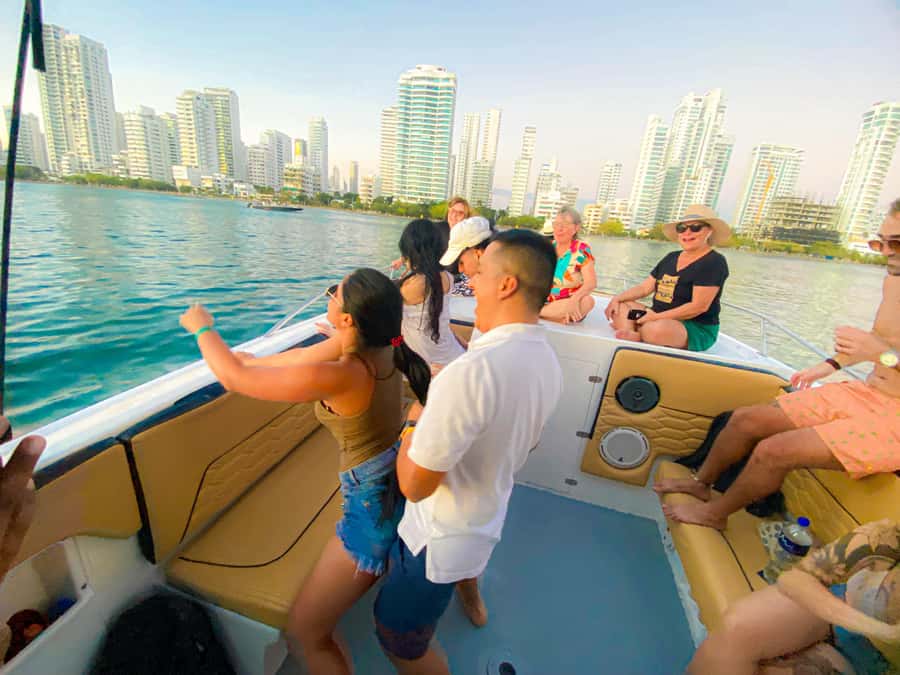 Cartagena: Sunset in boat in the bay with music and liquor - What kind of sunset cruise is this?