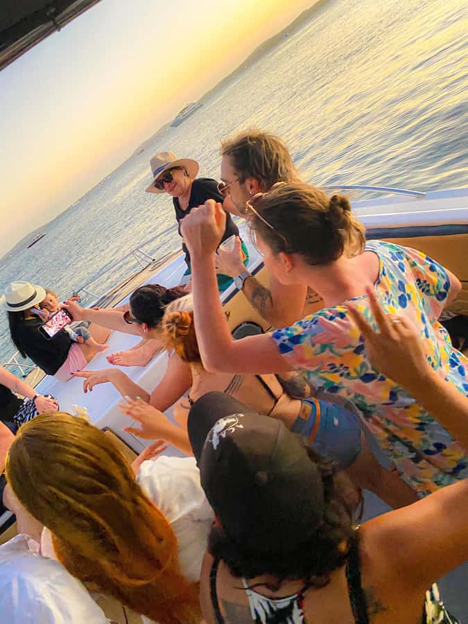 Cartagena: Sunset in boat in the bay with music and liquor - Is $24 a good deal?