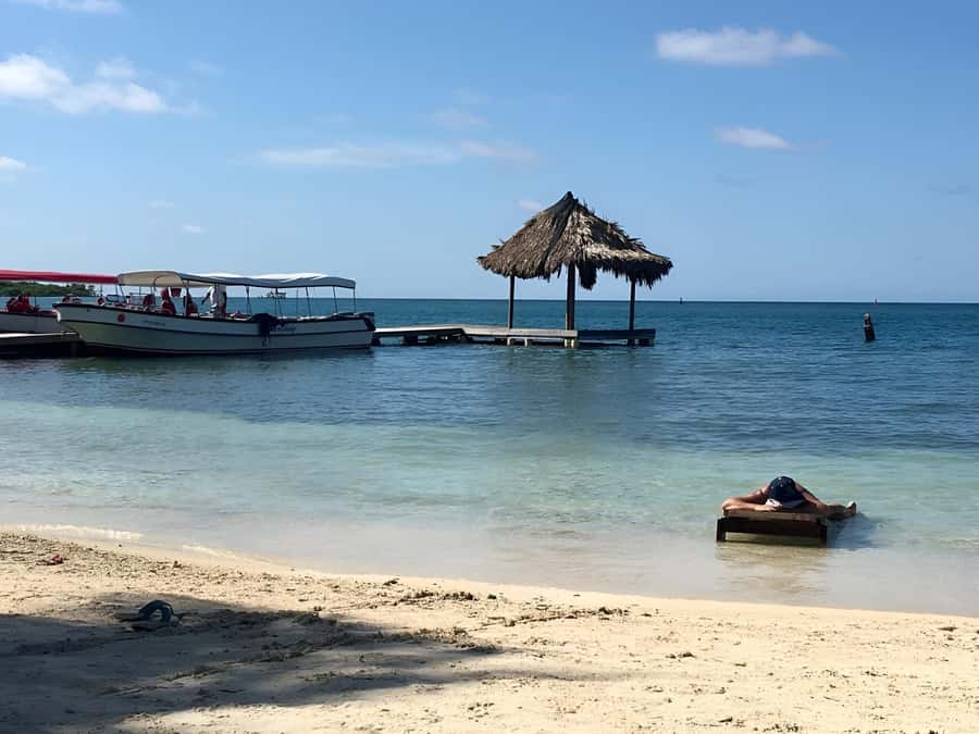 Cartagena: Tour to Playa Tranquila with Snorkeling + Luminous Plankton and Parasol - What to confirm before departure
