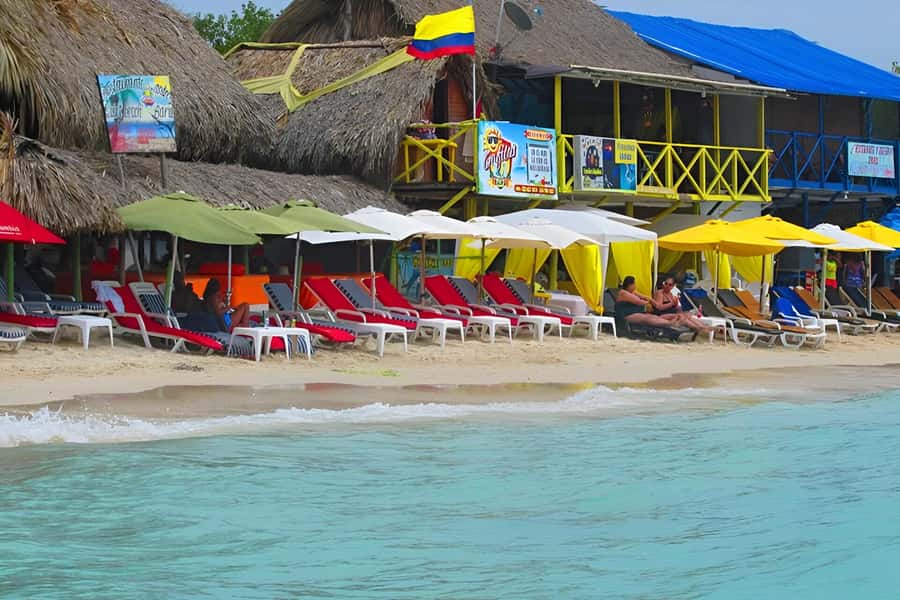 Cartagena: Visit 4 islands in a speedboat + plankton! - Playa Tranquila for lunch and a breather