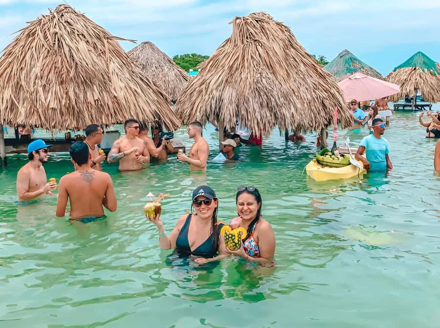 Cartagena: Visit 4 islands in a speedboat + plankton! - Return to Cartagena by bus