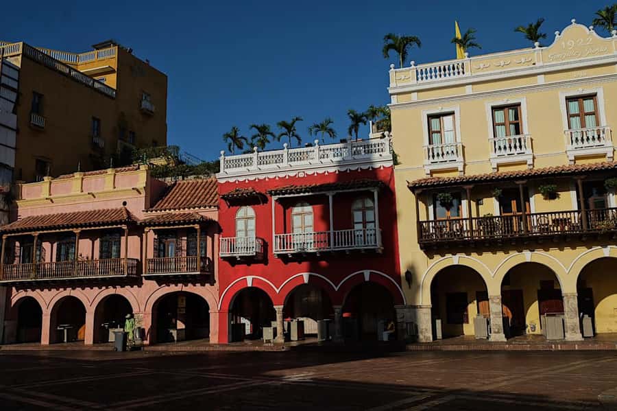 Cartagena: Walled City & Getsemani Private Tour - Colonial houses and narrow streets
