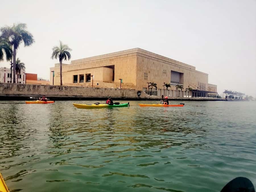 Cartagena: Walled City Kayak Tour - What the 90-minute format feels like