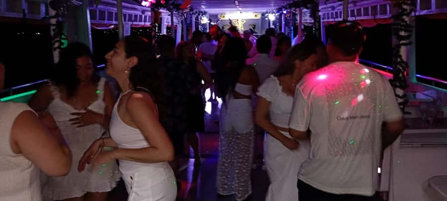 Cartagena: White Night Boat Tour with Dinner and Open Bar - Who should book this boat tour?