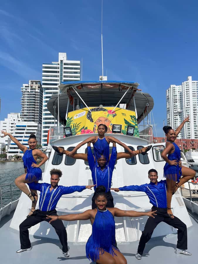 Cartagena: White Night Boat Tour with Dinner and Open Bar - Boarding at Muelle de la Bodeguita