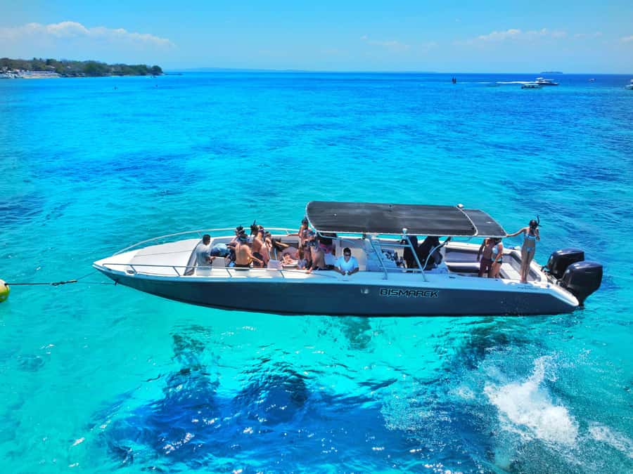 Cholon Forever Boat Party - The first swim near Isla Grande