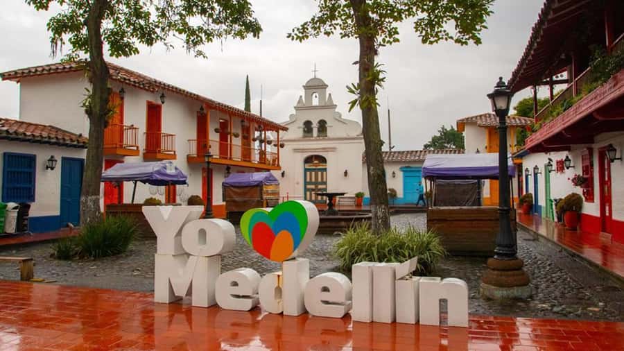 City Tour Medellin with a Chiva or a thematic van - Barefoot Park and La Alpujarra: a gentle start