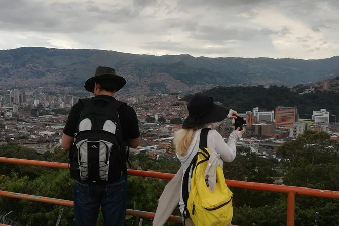 Combo Guatape and Medellin Sightseeing Tours - What the private vehicle changes