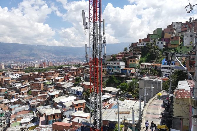 Comuna 13 tour and cable car - What the private format adds