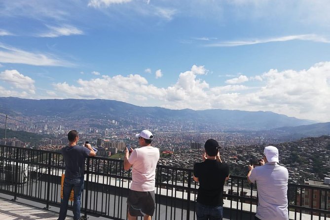 Comuna 13 tour and cable car - Riding the cable car above Medellín