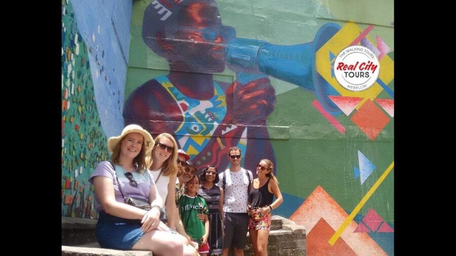 Comuna 4 - Moravia Tour - Who will get the most from this walk