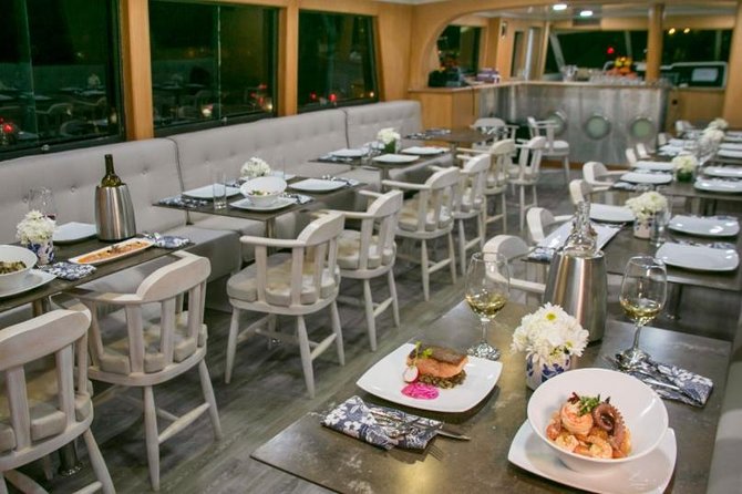 Dinner cruise on Cartagena's bay with Sibarita Master - Cartagena Bay at night is the real show