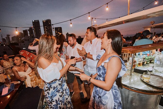 Dinner cruise on Cartagena's bay with Sibarita Master - Who gets the best value from the $90 price