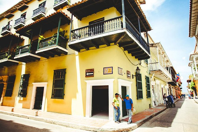 Do it yourself 11 days tour in Colombia (customizable) - Medellín mixes art, neighborhoods, and views