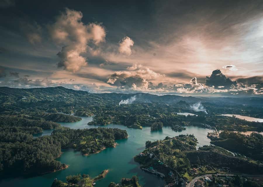 From Medellín: Guatape Private Tour, El Peñol, Boat Ride - La Réplica del Peñol and a taste of local life