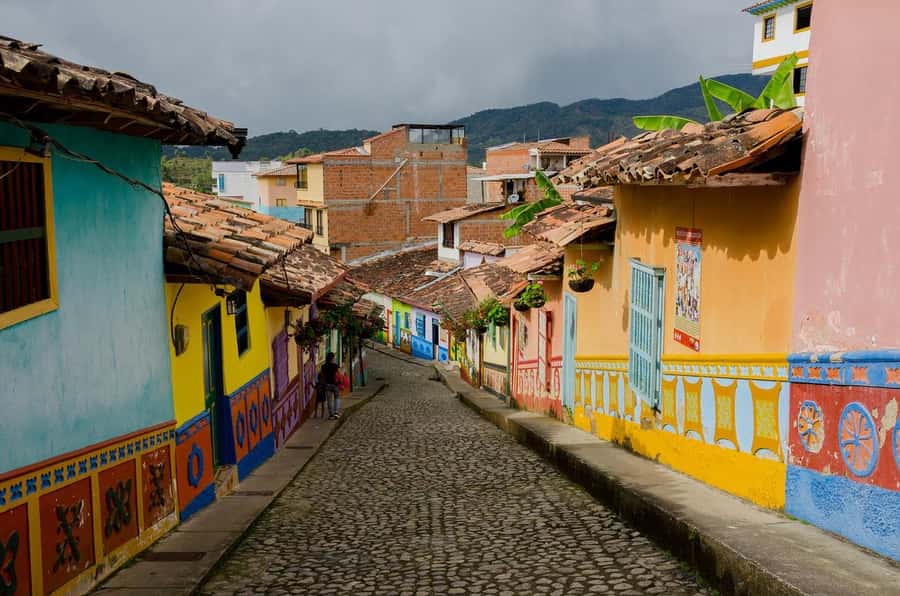 From Medellín: Guatape Private Tour, El Peñol, Boat Ride - Cruising Guatapé Lake by private boat