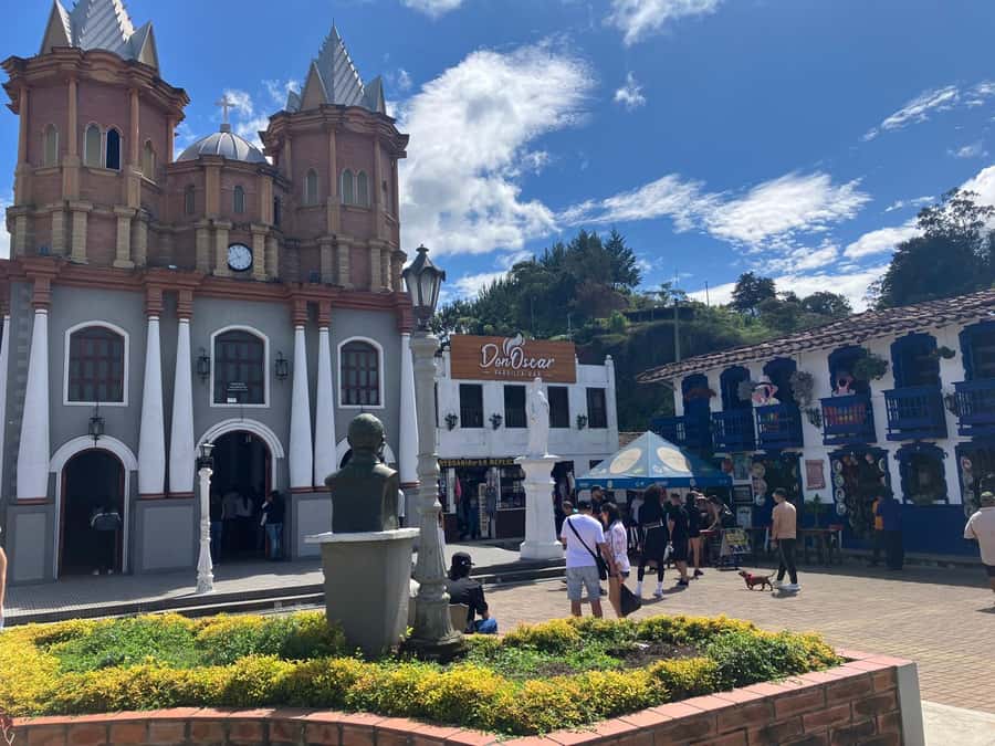 From Medellín: Guatape Private Tour, El Peñol, Boat Ride - Timing, comfort, and what to bring