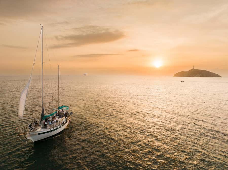 From Santa Marta: Sunset Sailboat Tour with 2 Beverages - The route toward Taganga Bay