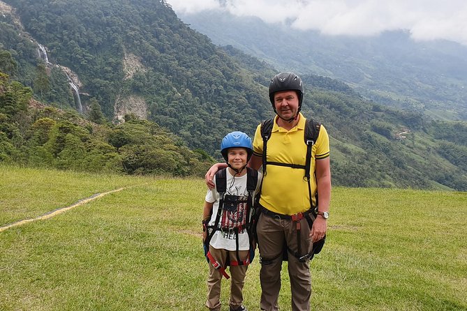 Fun RAFTING + Awesome PARAGLIDING over giant waterfalls from MEDELLIN - Why the private format is useful