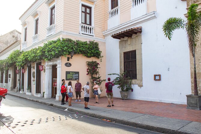 Gabriel Garcia Marquez Shared Tour: the magical Cartagena - A Quieter Pause at Parque Fernández Madrid
