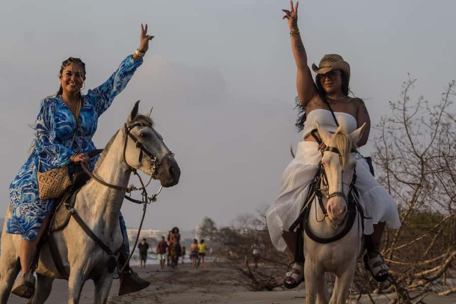 HORSE TOUR IN CARTAGENA BEACH - Who will enjoy this most?