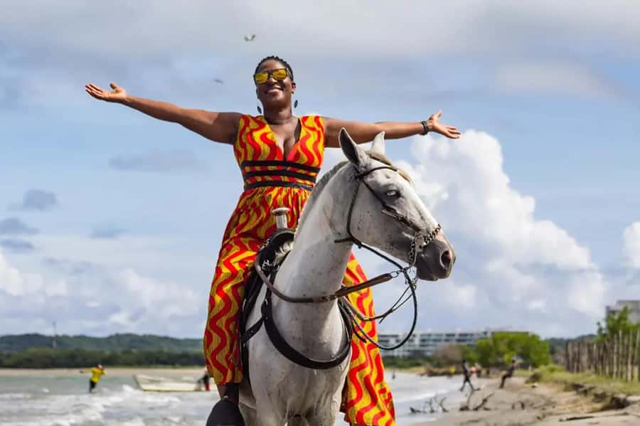 HORSE TOUR IN CARTAGENA BEACH - Meeting the horses and choosing your pace