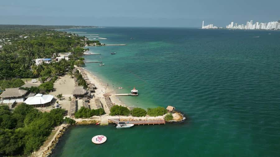 Isla Tierra Bomba beach club: Day Pass with typical food - Seven hours with room to set your own pace
