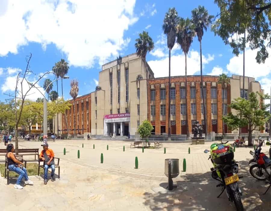 Medellín City Tour and Comuna 13 Experience - Key points to know before booking