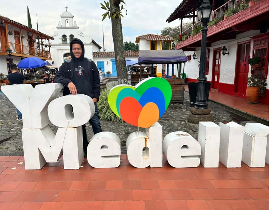 Medellín City Tour and Comuna 13 Experience - Parque de los Pies Descalzos and Medellín’s public spaces