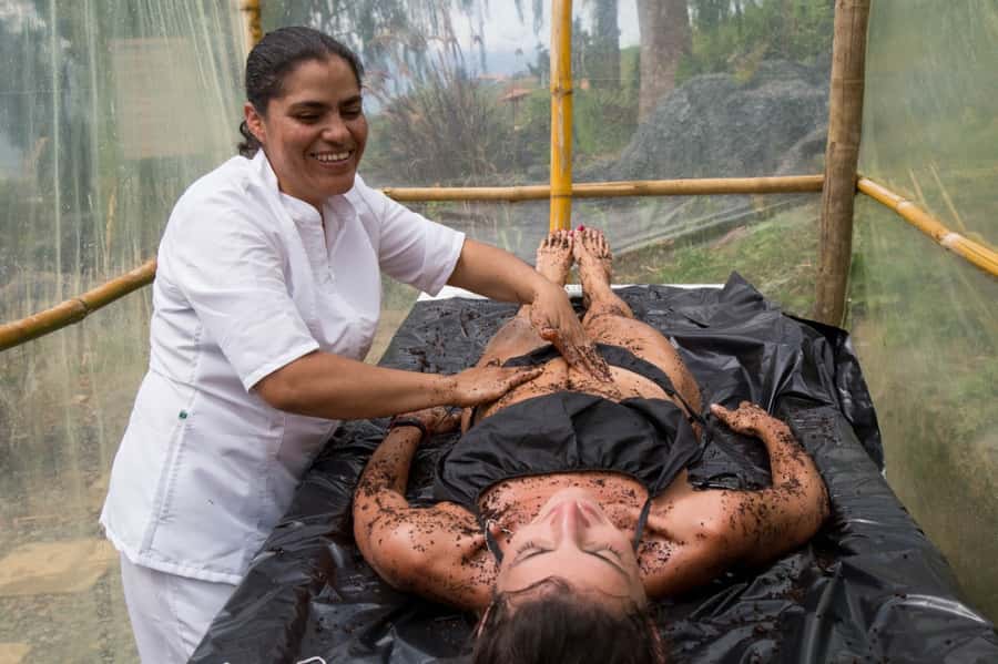 Medellin: Coffee Tour and Wellness Spa - Guides and group size