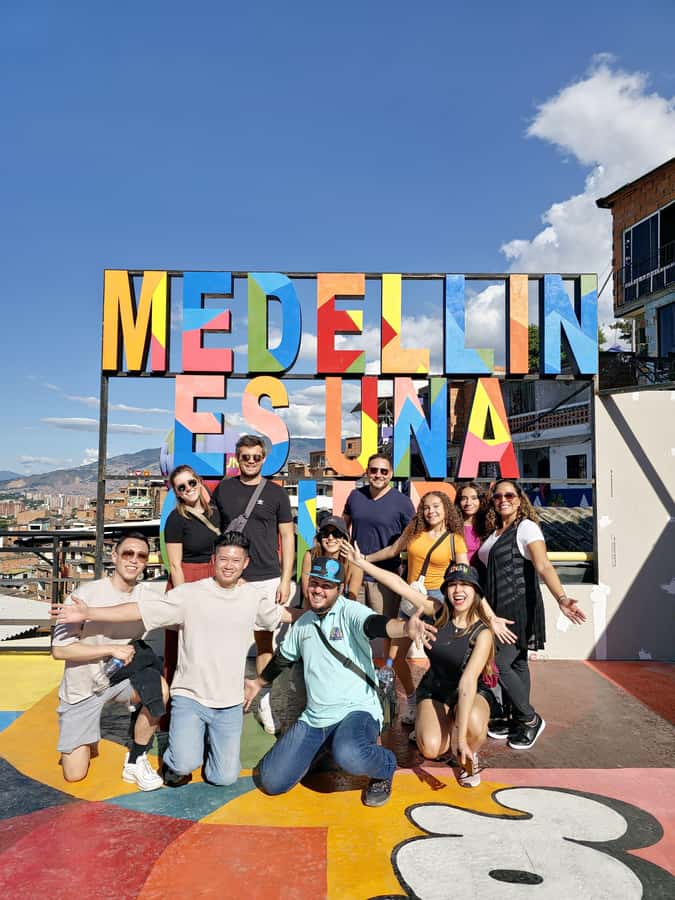 Medellín: Comuna 13 and Graffiti Guided Tour with a Local - Key points at a glance