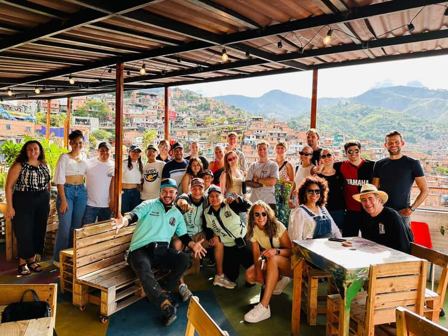 Medellín: Comuna 13 and Graffiti Guided Tour with a Local - Murals, galleries, and the first look at Comuna 13