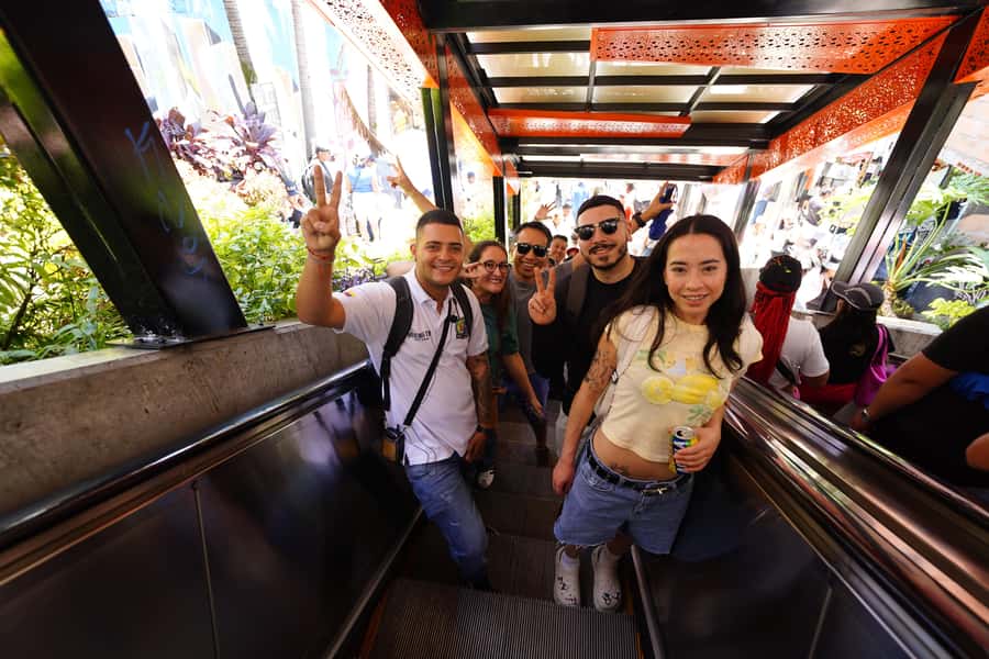 Medellín: Comuna 13 and Graffiti Guided Tour with a Local - A dance performance with plenty of energy