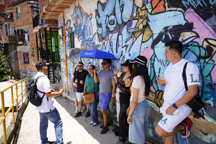 Medellín: Comuna 13 and Graffiti Guided Tour with a Local - Who will get the most from this tour