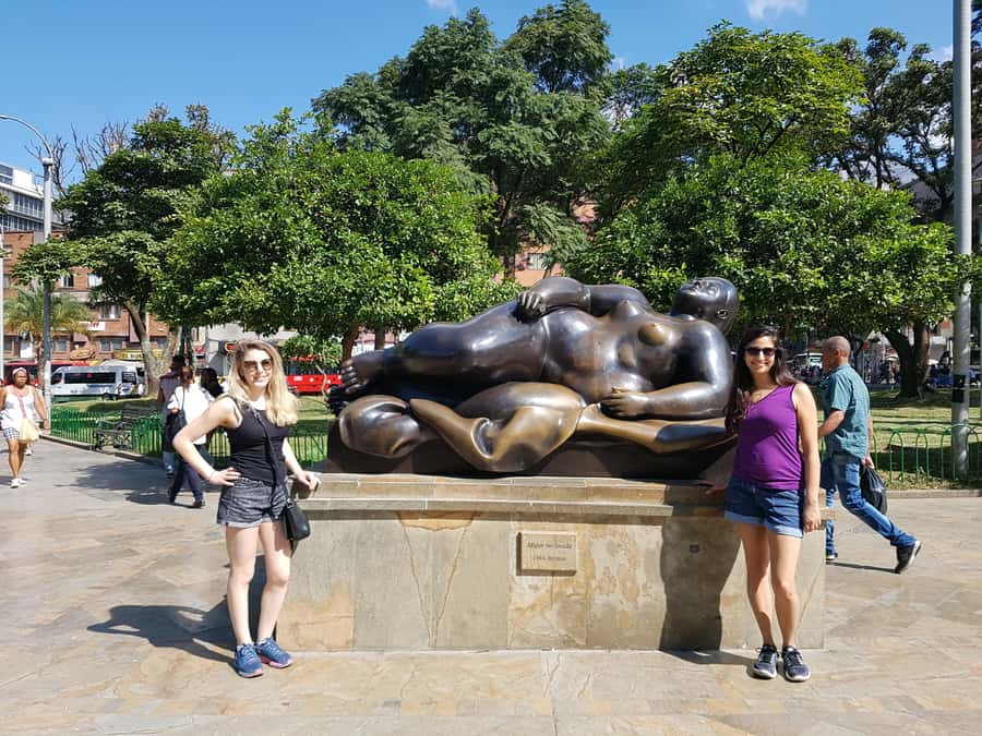 Medellín: Comuna 13, Cable Cars and Botero Statues Tour - Comuna 13 and its outdoor escalators