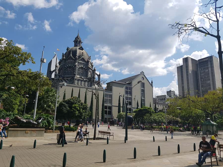 Medellín: Comuna 13, Cable Cars and Botero Statues Tour - Should you book it?