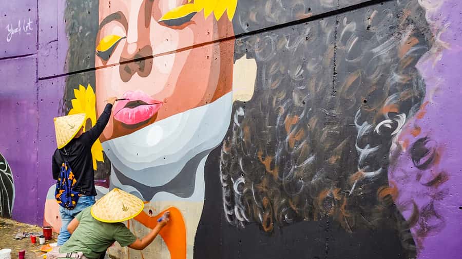 Medellin: Comuna 13 Graffiti Tour, Cable Car & Street Food - Coffee in Comuna 13, with a little more context
