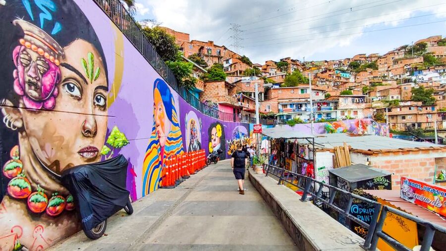 Medellin: Comuna 13 Graffiti Tour, Cable Car & Street Food - Finishing with a drink above the city
