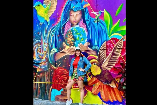 Medellín: Comuna 13 Tour with Spray Painting and ice cream - Ice cream, snacks, and small local businesses