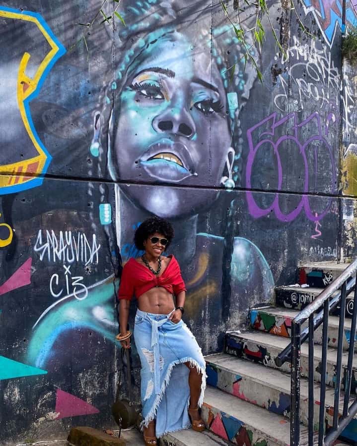Medellín: Comuna 13 True Story and Street Food Tour - The escalators and the changing face of the neighborhood