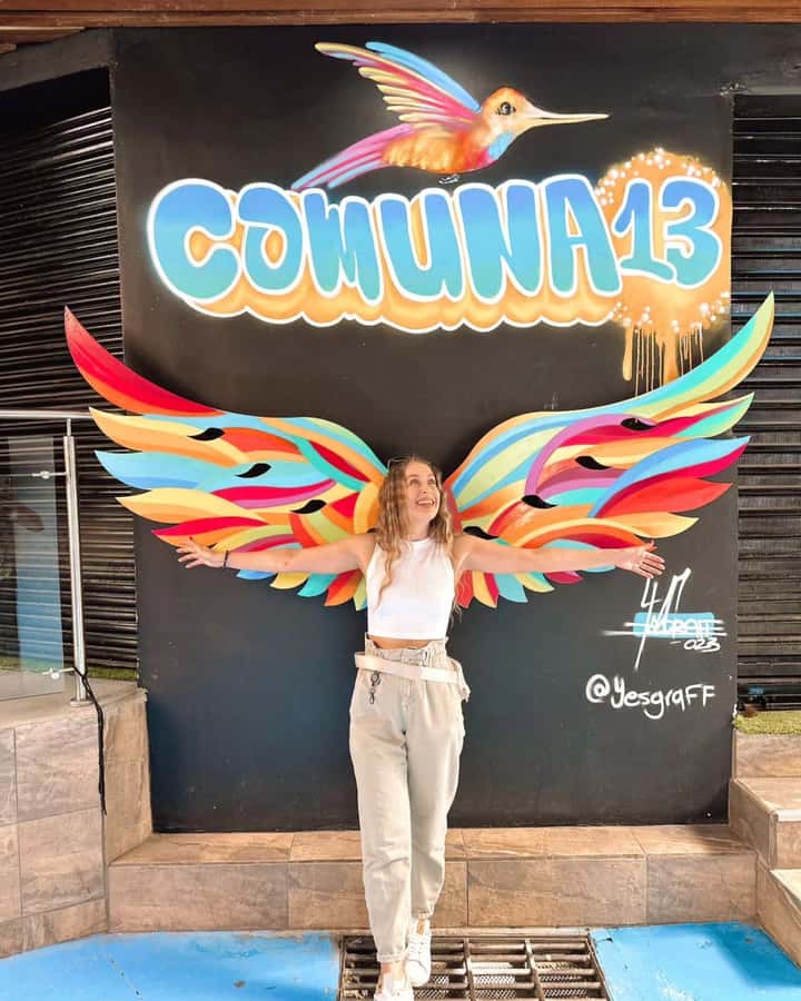 Medellín: Comuna 13 True Story and Street Food Tour - Street food with empanadas and mango-lime ice