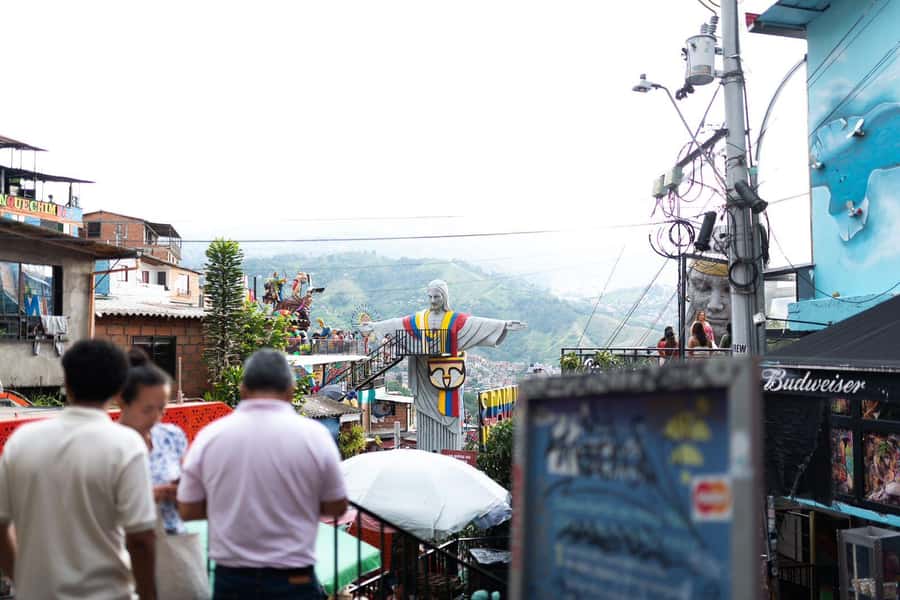 Medellin: Full Day Guided City Highlights Tour - A traditional Paisa lunch