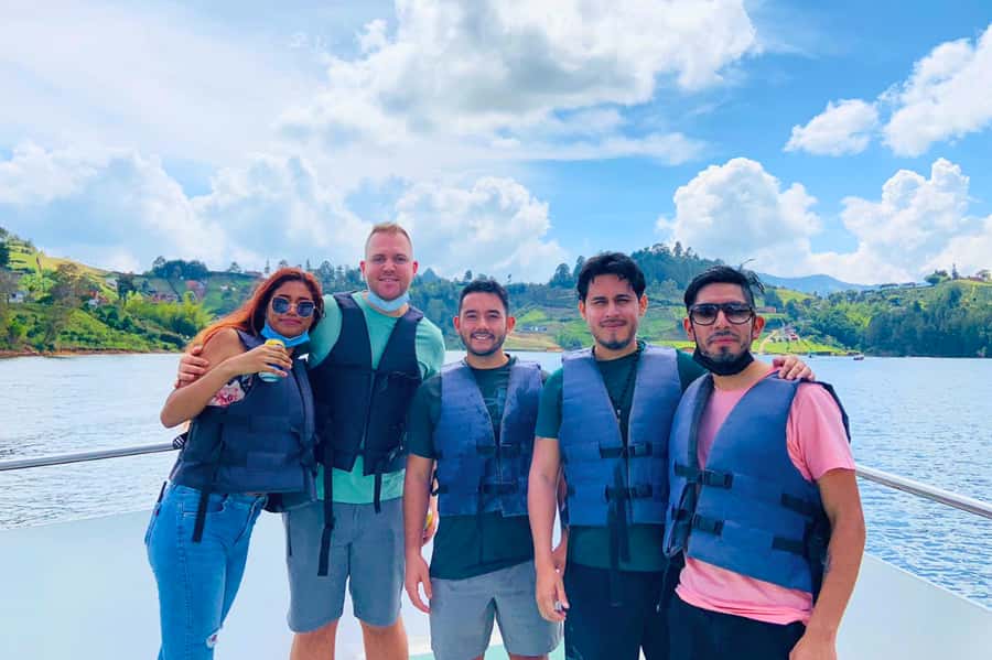Medellin: Guatape and El Penol Rock Day Trip with Boat Ride - The long ride back to Medellín