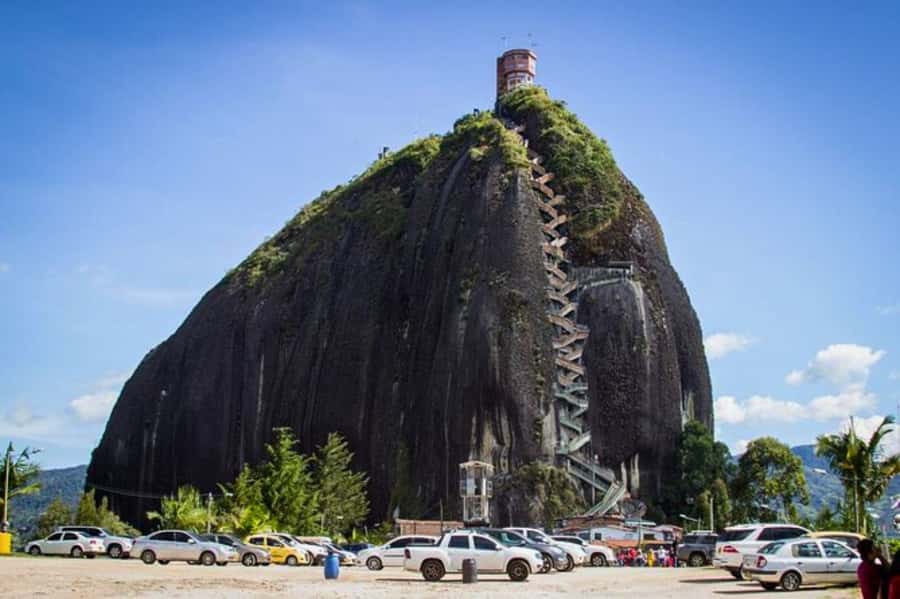 Medellin: Guatape and El Penol Rock Day Trip with Boat Ride - The early start and two pickup choices