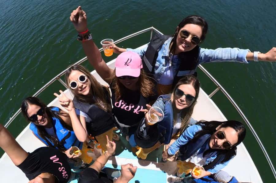 Medellin: Guatape and El Penol Rock Day Trip with Boat Ride - A 40-minute boat ride across the reservoir